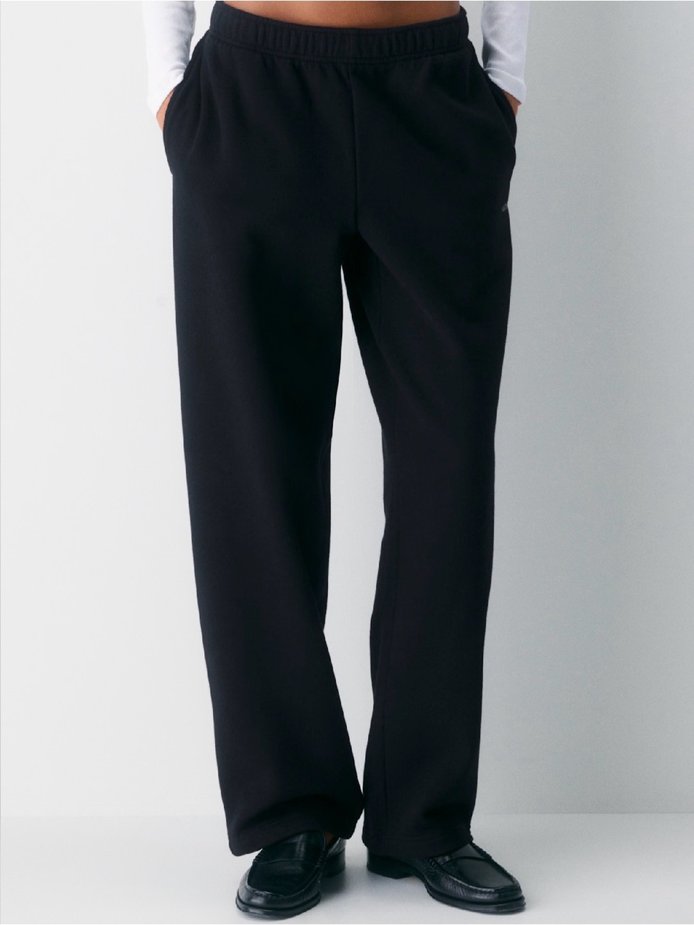 Aritzia Cozy Sweatfleece Mega Straight Sweatpants - Picture 2 of 5